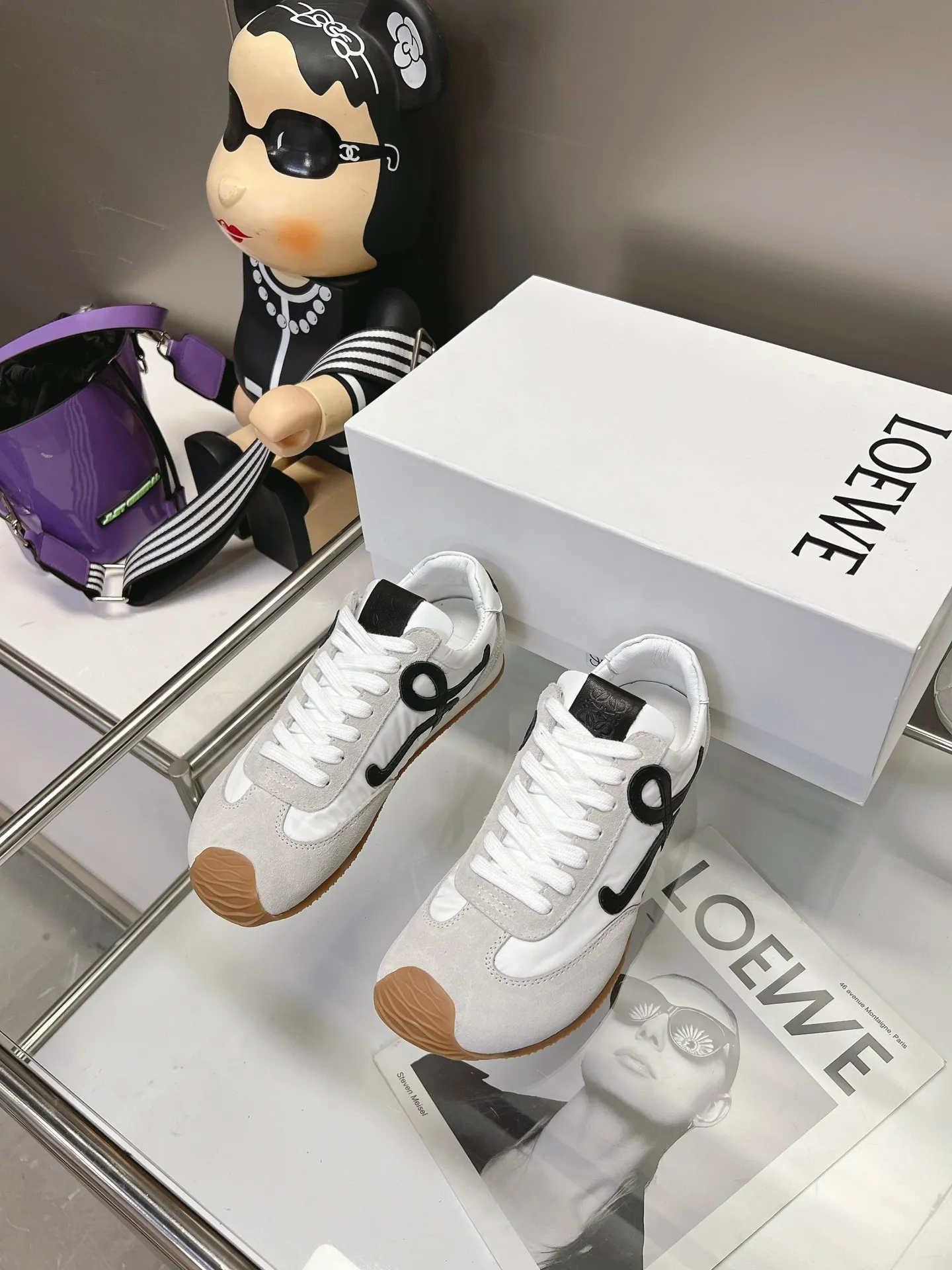 👟👟Ex-factory price 540👟👟 Original BALLET RUNNER2.0 Loewe ballet shoes! Asymmetrical toe shape, Loewe's signature design! Super soft, light and flexible wave pattern original T👟👟factory price U bottom, (not ordinary rubber bottom) original cover last + strong top craftsmanship wrapping feeling, first-class comfort! The 3D injection molded rubber LOEWE logo on the heel gives this shoe a retro and elegant interpretation, and incorporates modernity and LOEWE's unique style. There are so many colors and pictures will be updated one after another. Code number: 35-40 (41 customized)